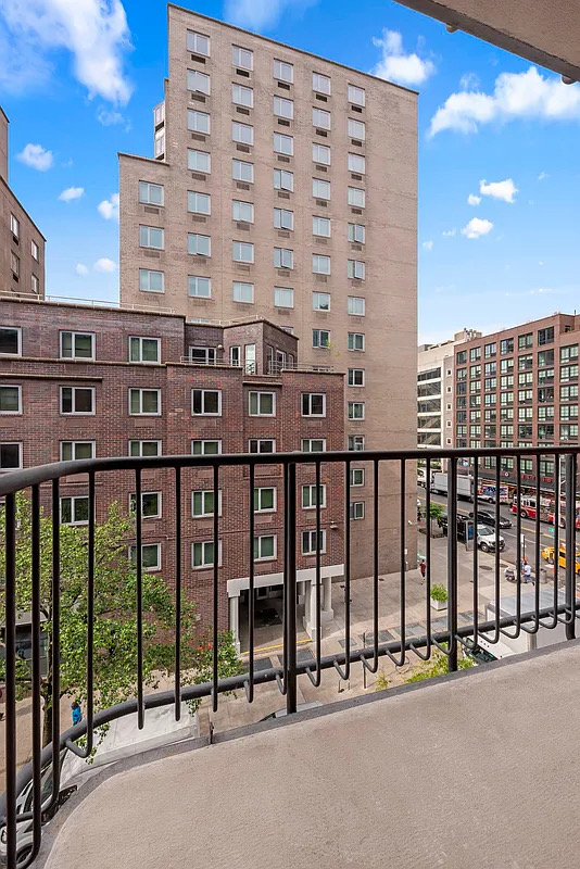 201 East 12th Street - Photo 1