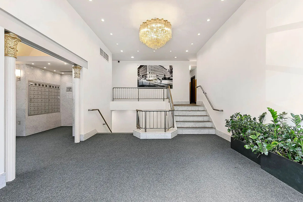 201 East 12th Street - Photo 7