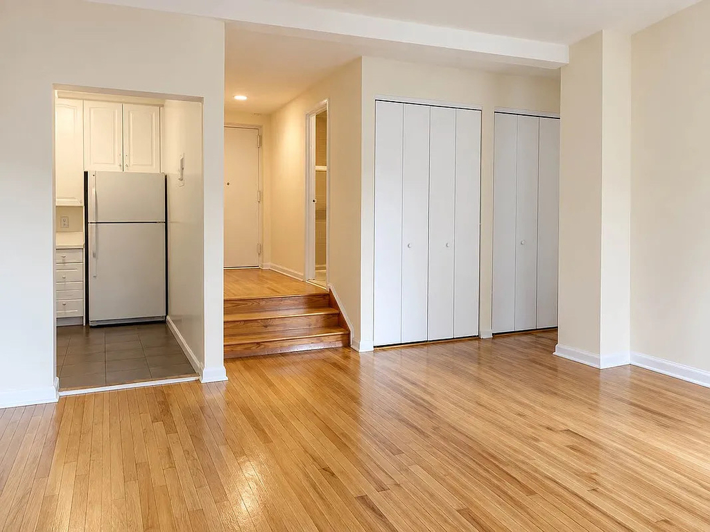 201 East 12th Street - Photo 2