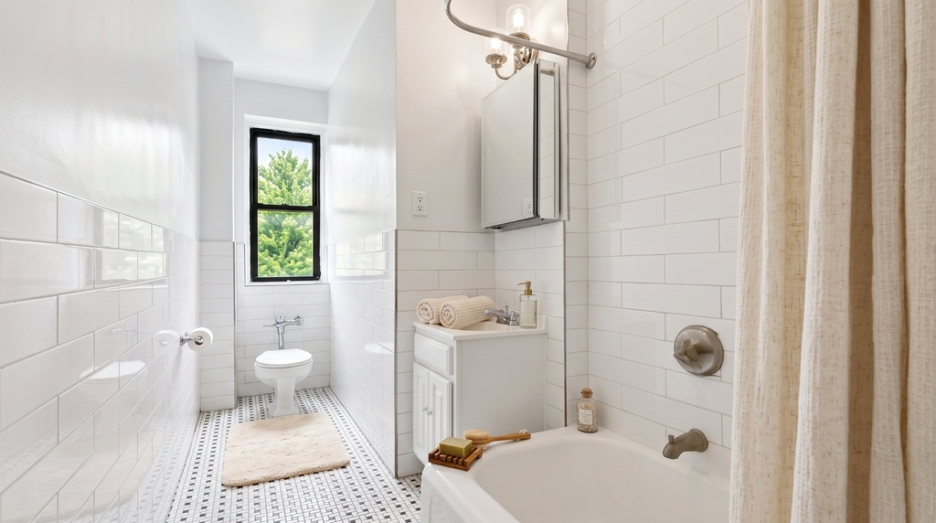 3111 Broadway - Photo 5