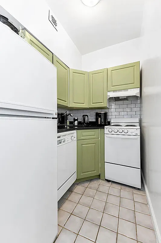 690 Greenwich Street - Photo 2