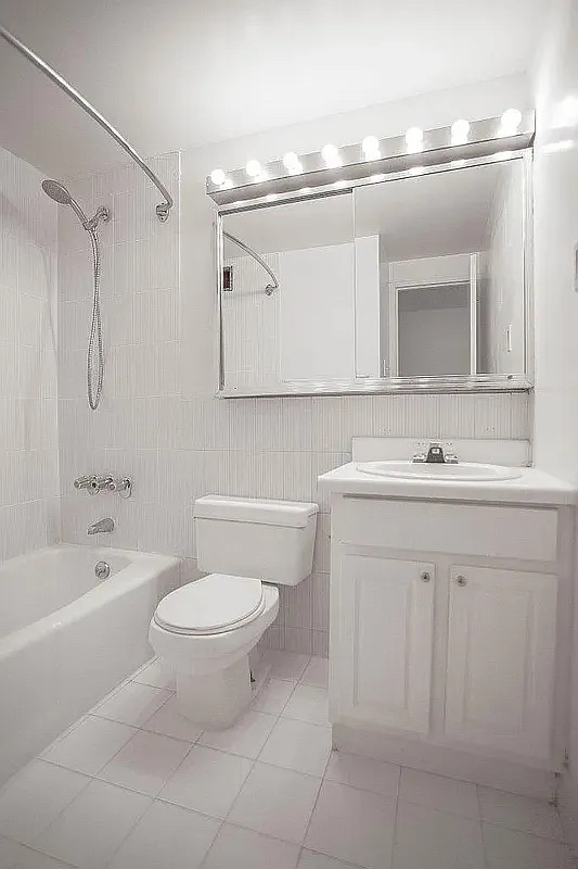 220 East 24th Street - Photo 2