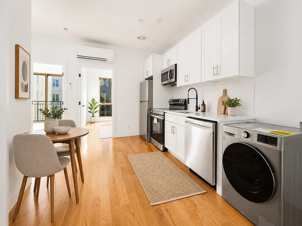 1010 Gates Avenue - Photo 2