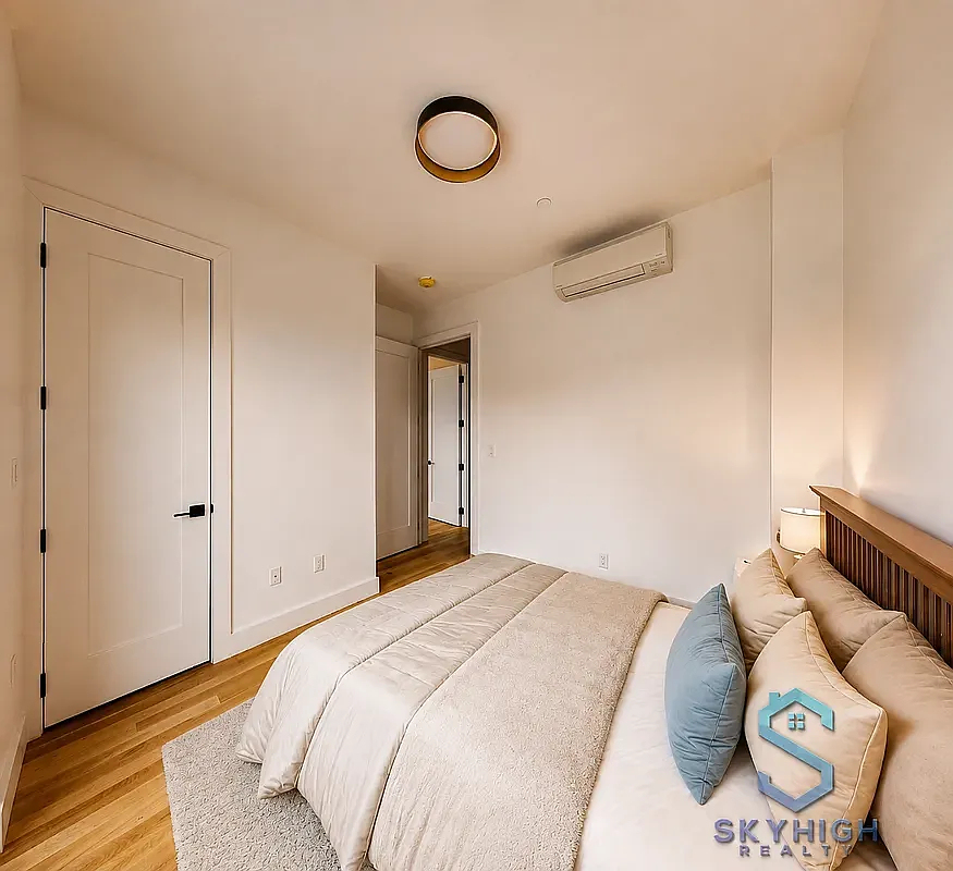 193 Graham Avenue - Photo 2