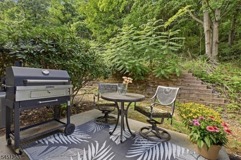 37 Woodmont Dr - Photo 4