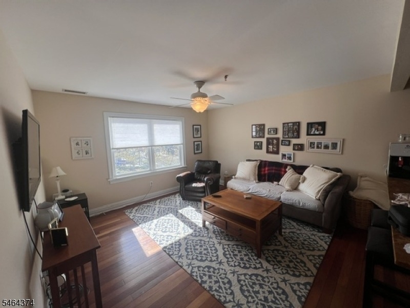 20 Main St - Photo 9