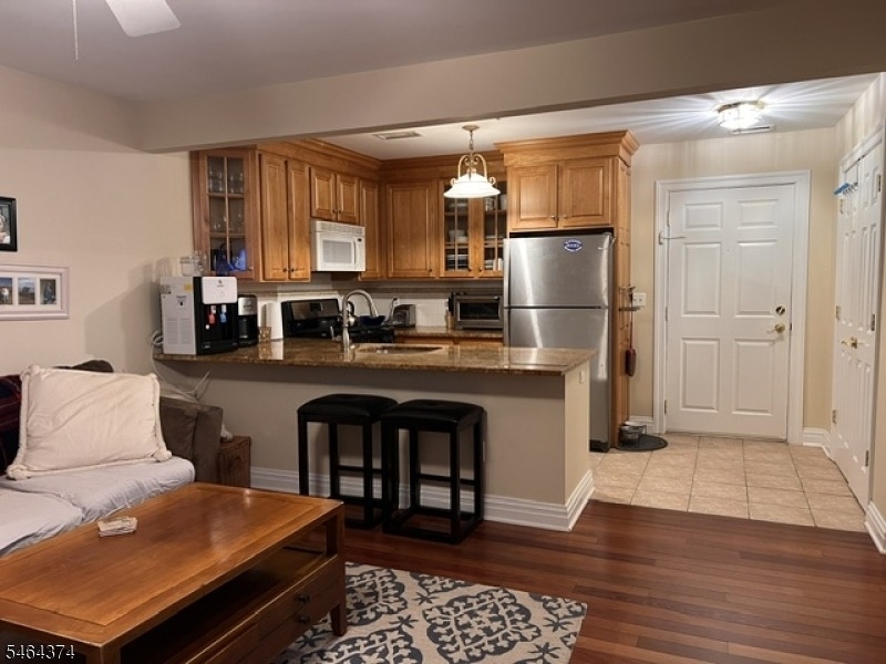 20 Main St - Photo 3