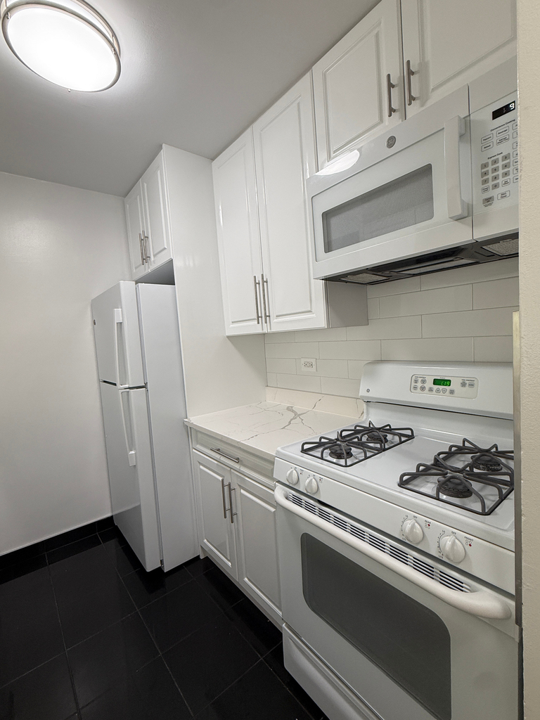 400 East 71st Street - Photo 2