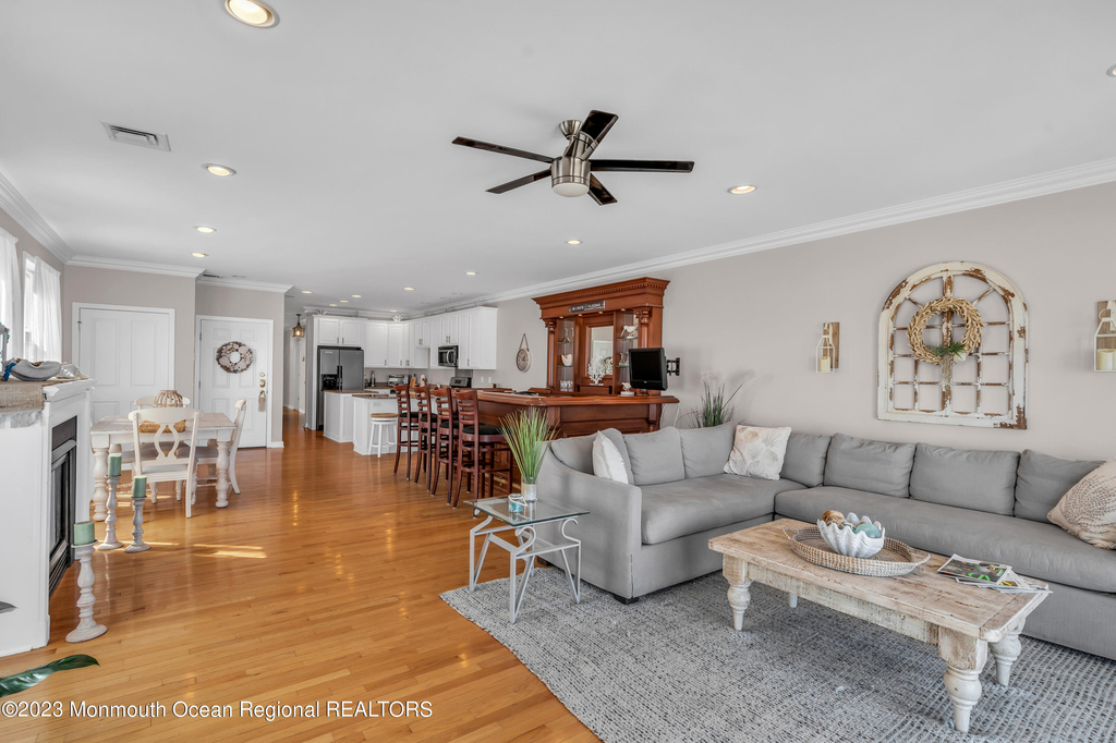 239 Beach Front - Photo 8