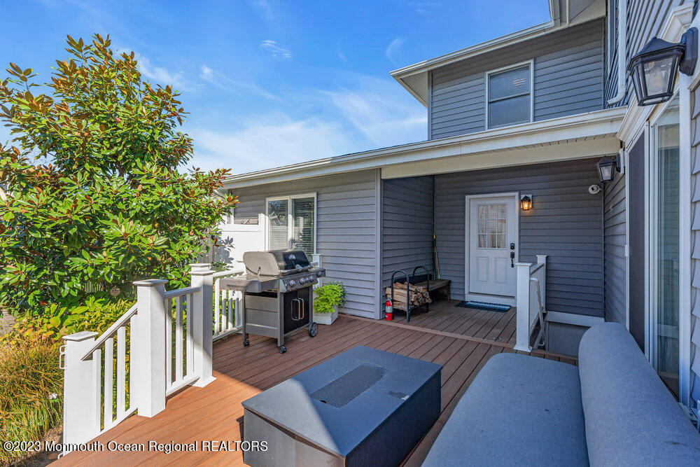 1609 Ocean Avenue N - Photo 2