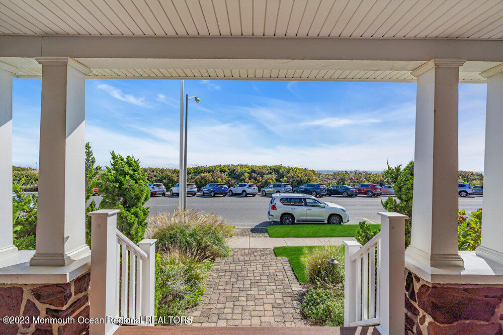 1609 Ocean Avenue N - Photo 3