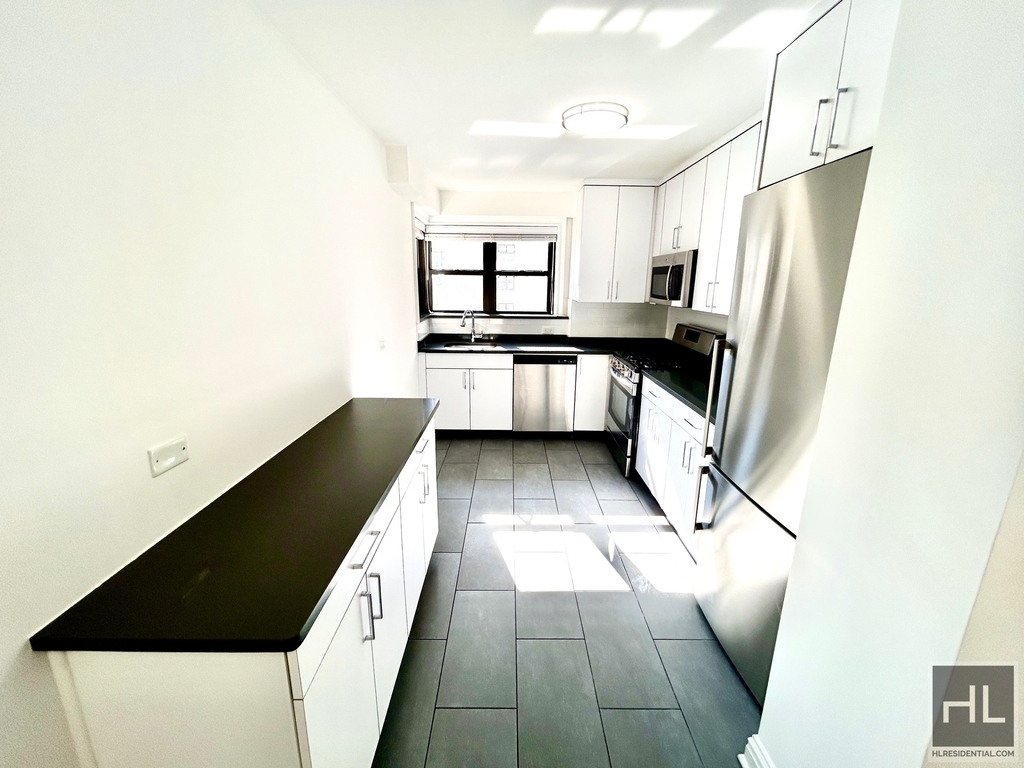 East 89th Street - Photo 5
