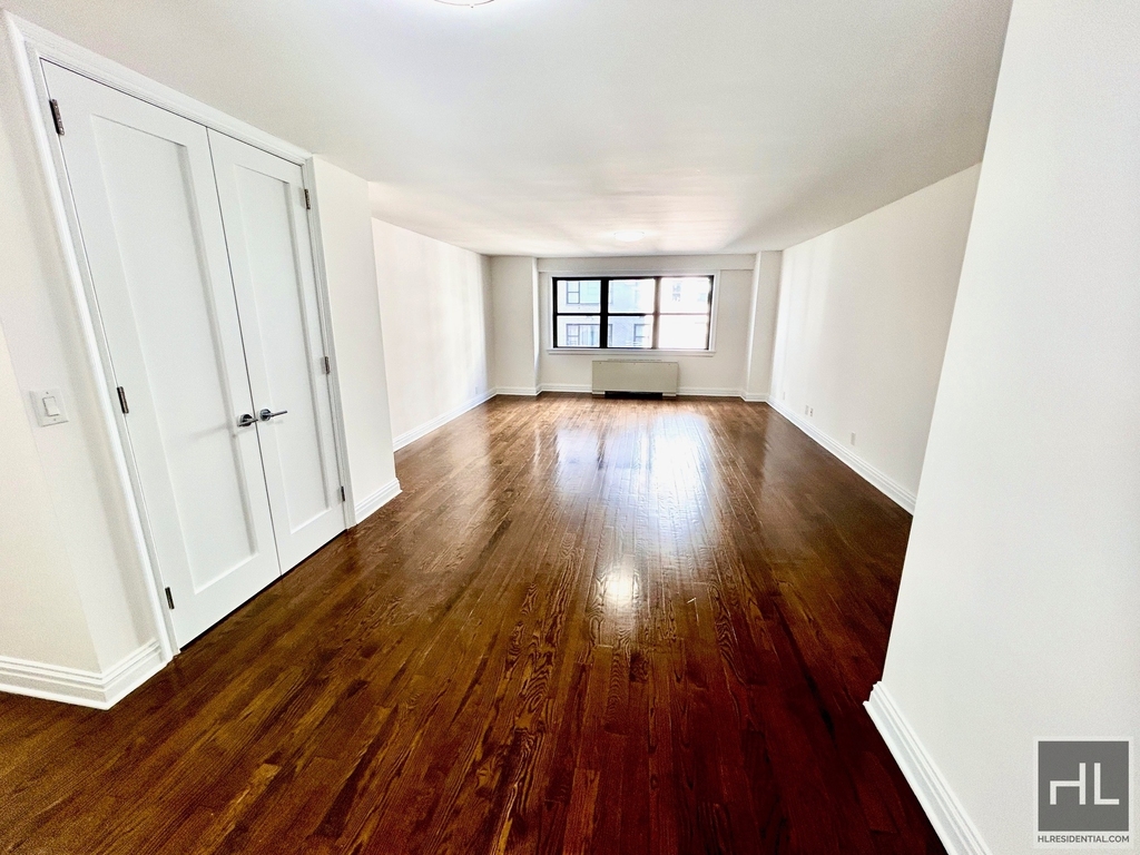 East 89th Street - Photo 0