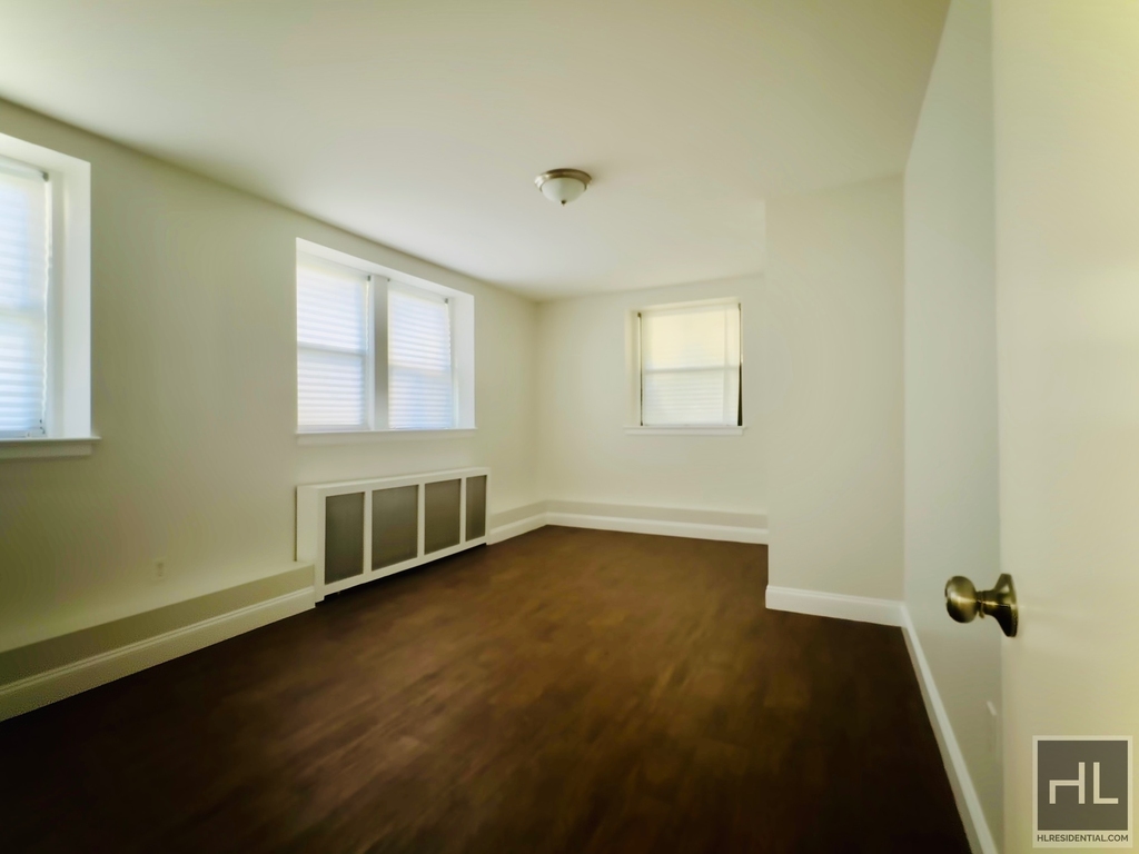 Martine Avenue - Photo 6
