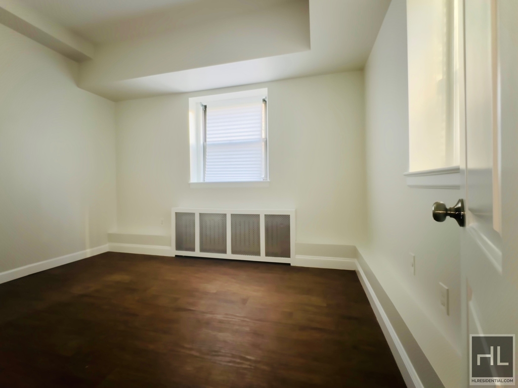 Martine Avenue - Photo 5