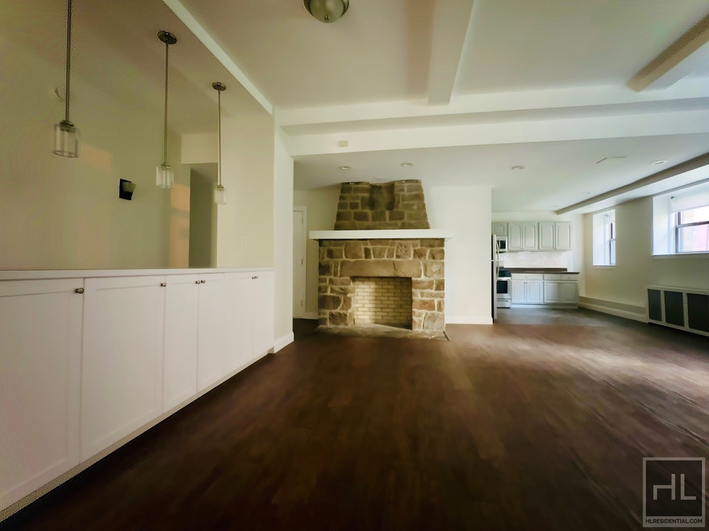 Martine Avenue - Photo 0