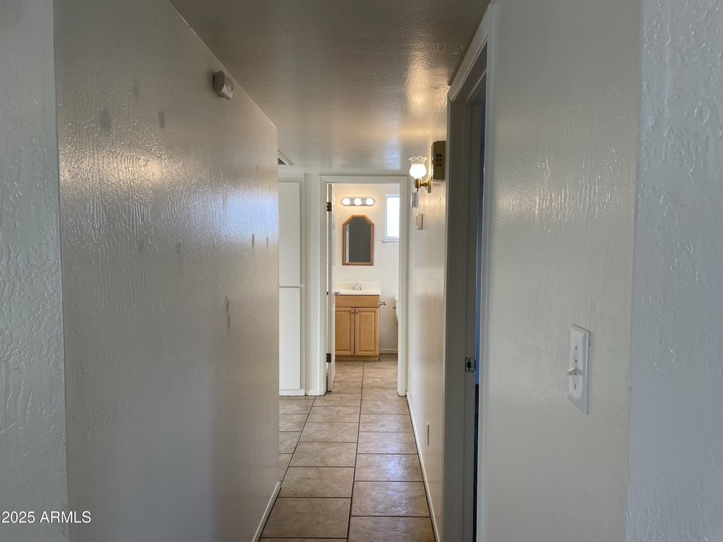 1009 W Michelle Drive - Photo 6
