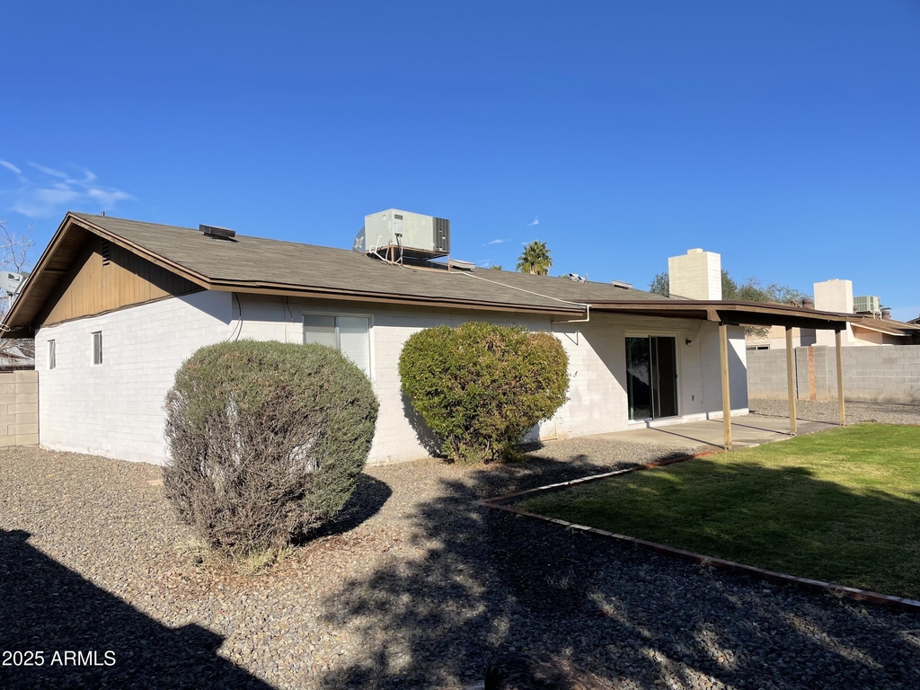 1009 W Michelle Drive - Photo 18