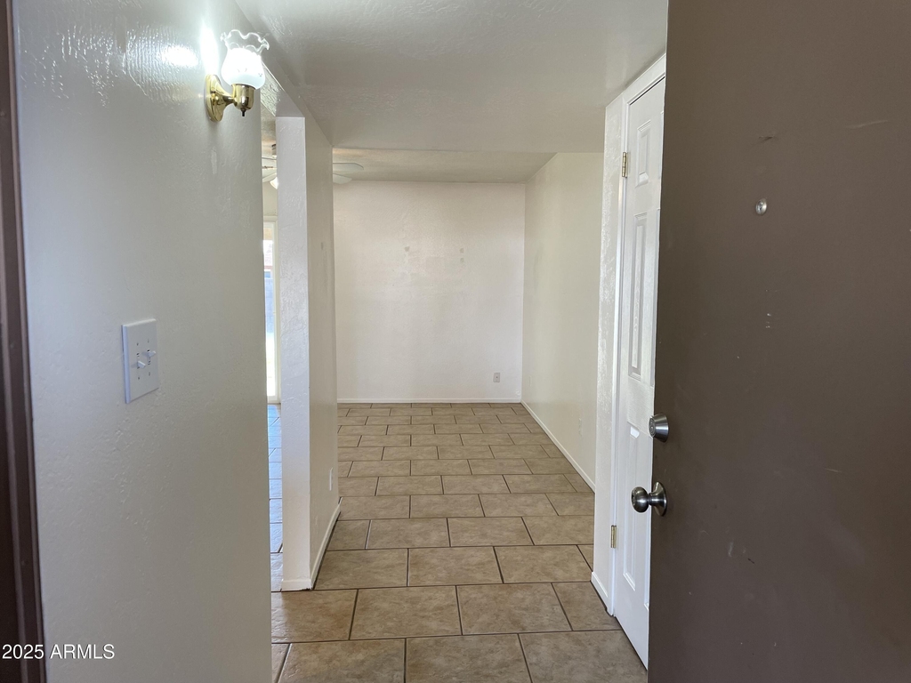 1009 W Michelle Drive - Photo 2