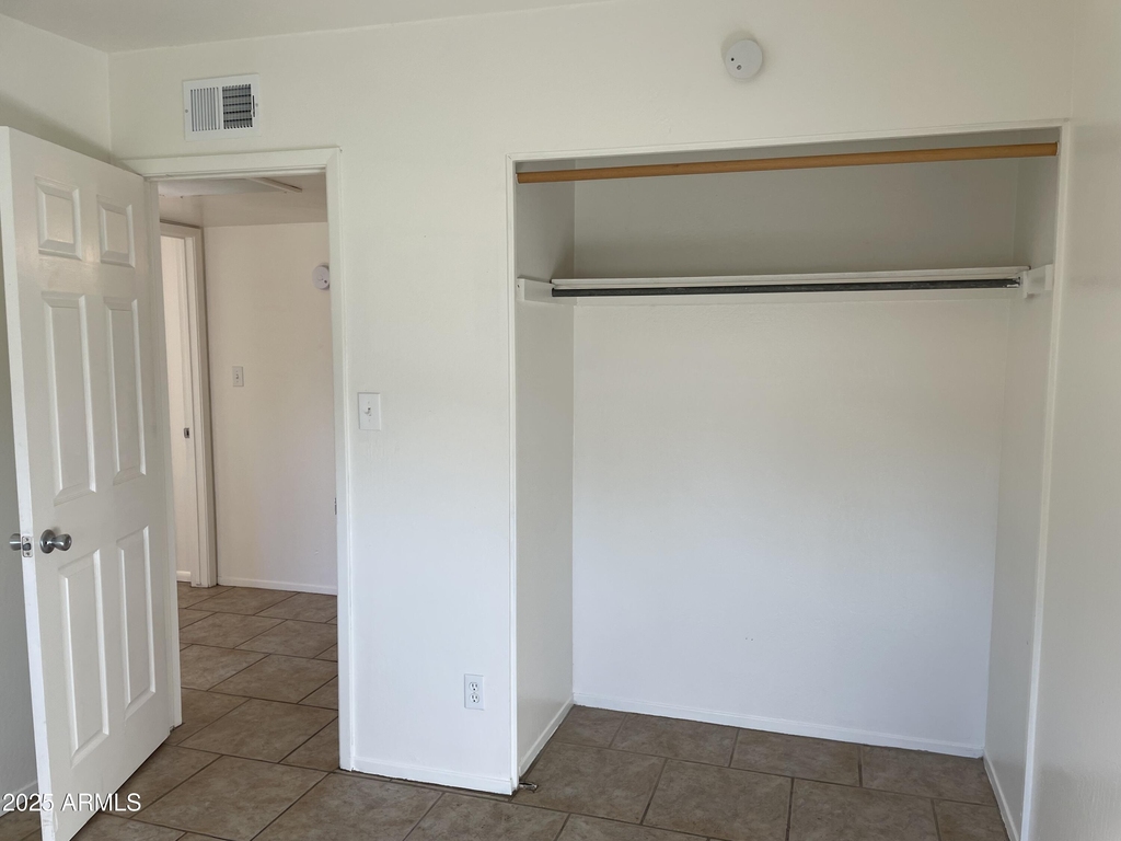 1009 W Michelle Drive - Photo 11