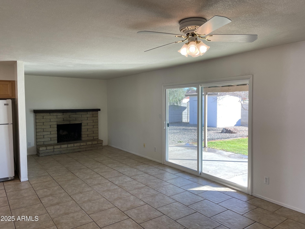 1009 W Michelle Drive - Photo 3