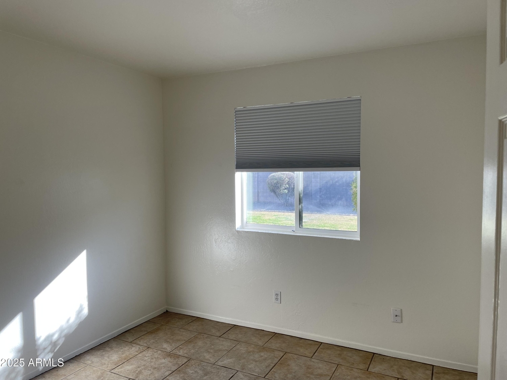 1009 W Michelle Drive - Photo 10