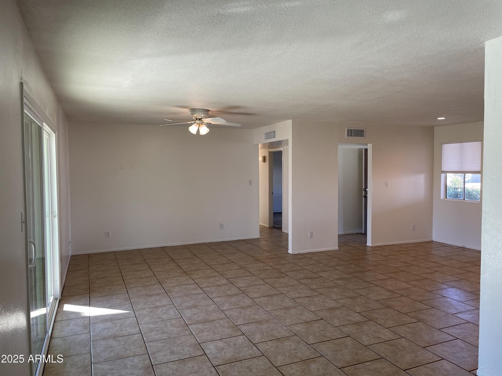 1009 W Michelle Drive - Photo 4