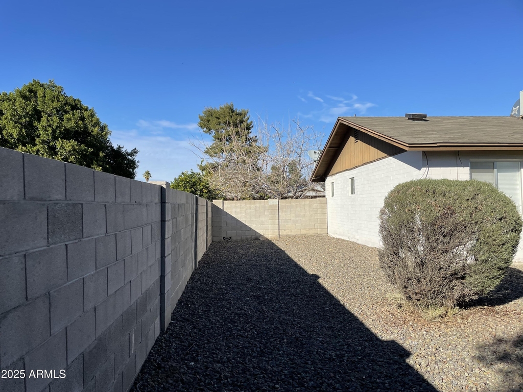 1009 W Michelle Drive - Photo 19