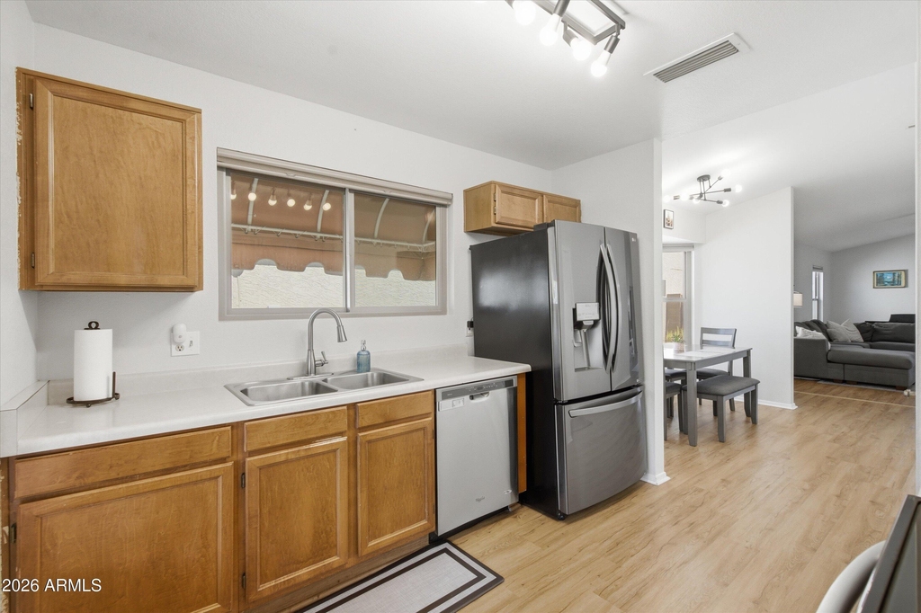 8839 W Bluefield Avenue - Photo 11