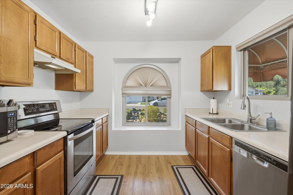 8839 W Bluefield Avenue - Photo 9