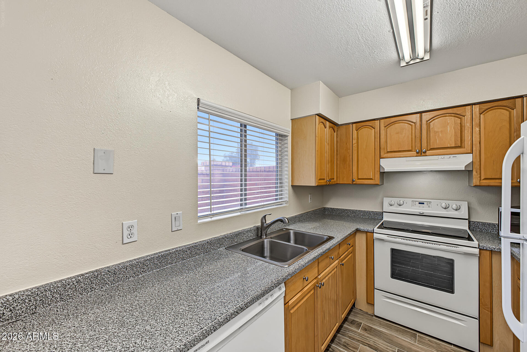 3330 S Parkside Drive - Photo 11