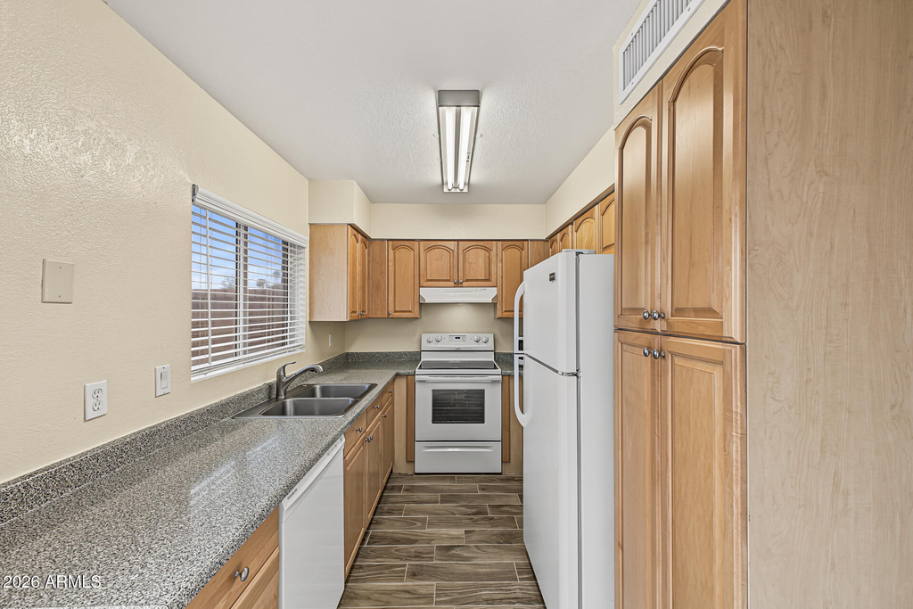 3330 S Parkside Drive - Photo 9
