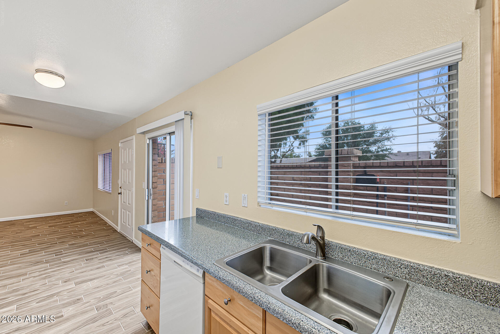 3330 S Parkside Drive - Photo 12