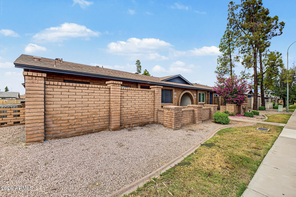 3330 S Parkside Drive - Photo 2