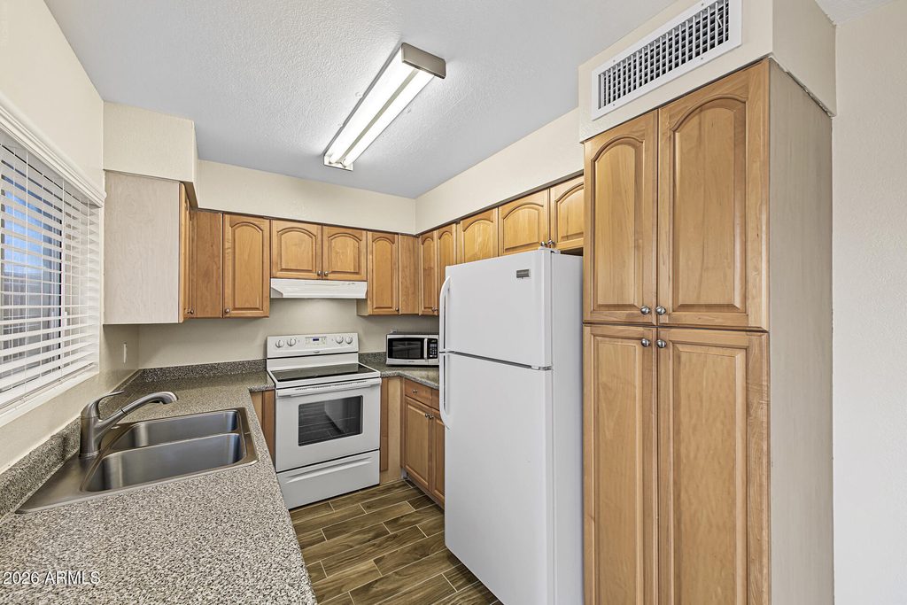 3330 S Parkside Drive - Photo 10