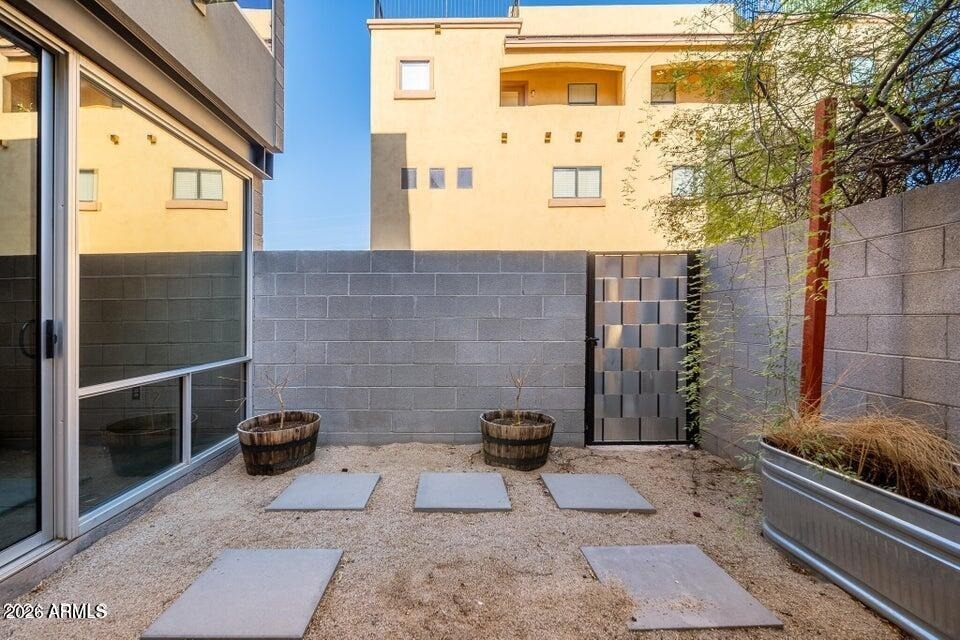 537 E Willetta Street - Photo 28