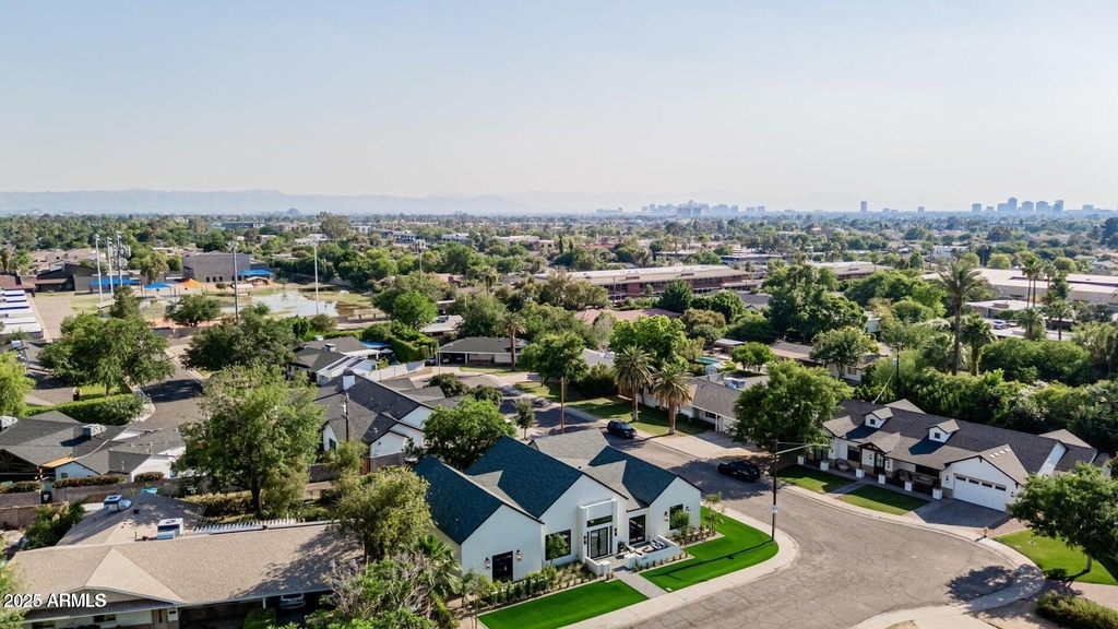 3301 E Elm Street - Photo 34