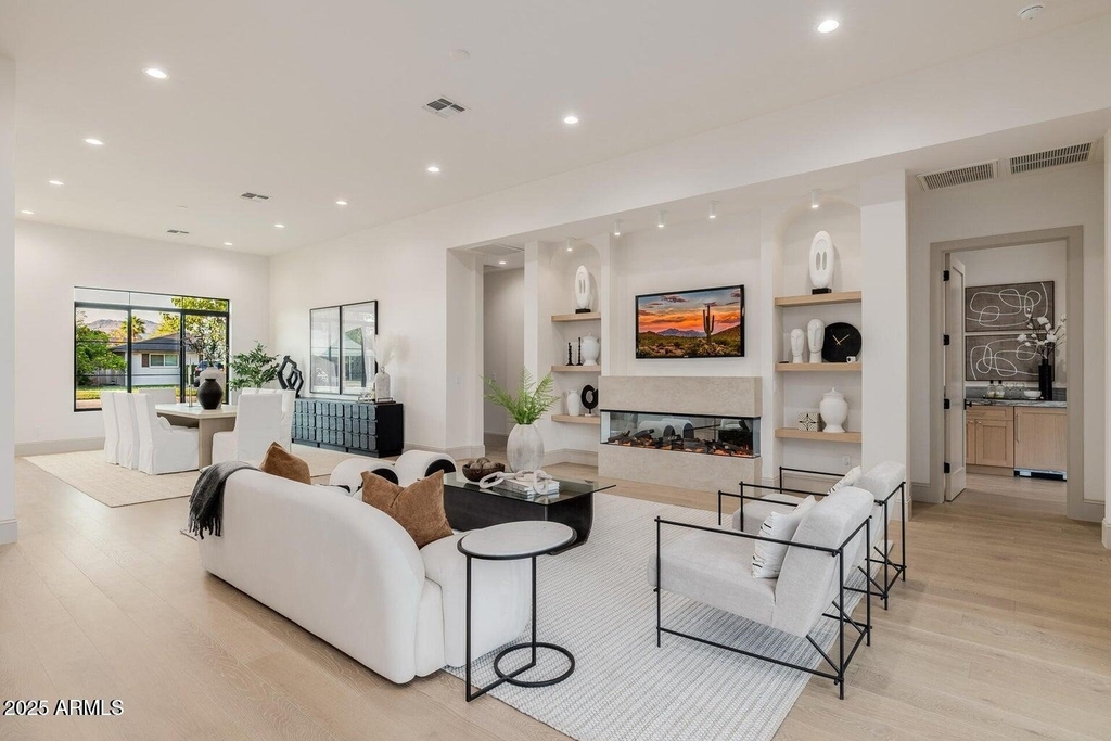 3301 E Elm Street - Photo 3
