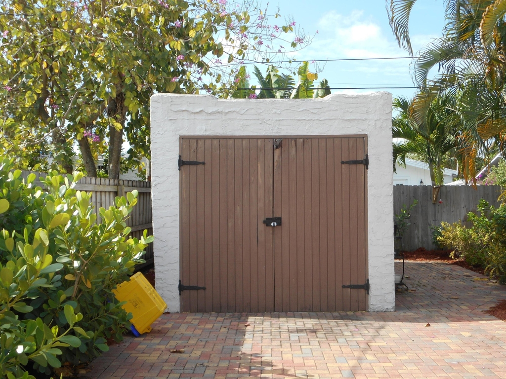 832 Biscayne Drive - Photo 3