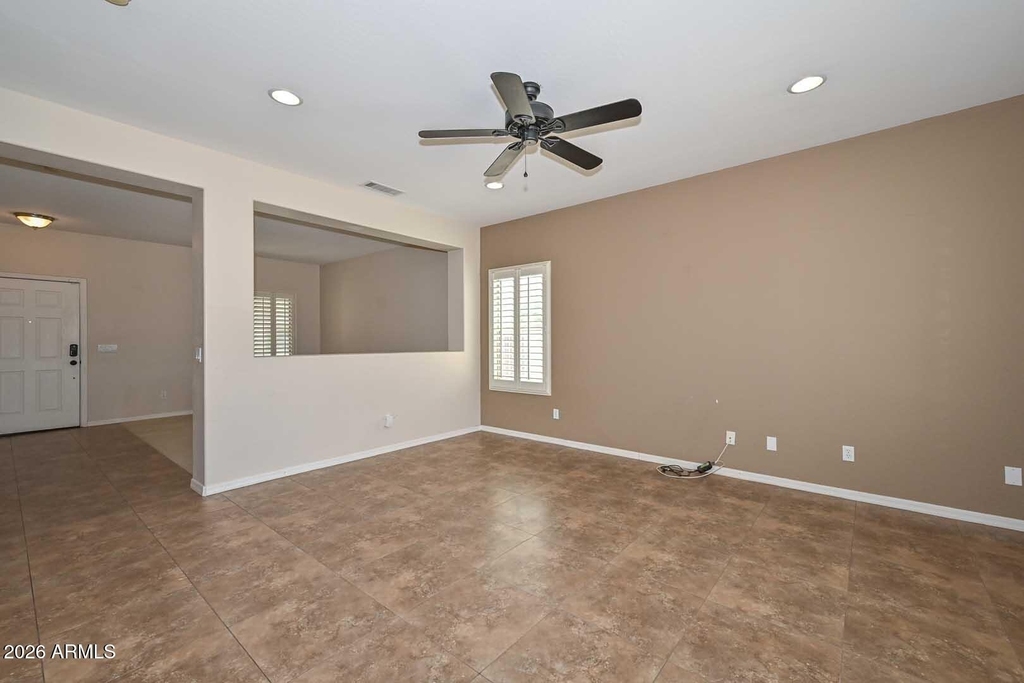 29789 W Fairmount Avenue - Photo 9