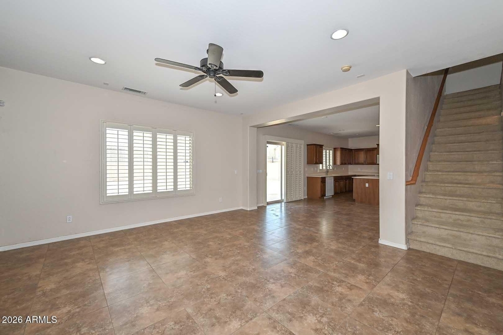 29789 W Fairmount Avenue - Photo 10