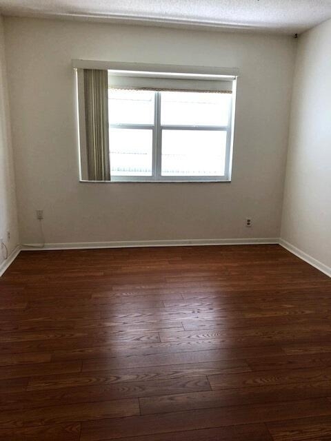 1115 Lake Terrace - Photo 4