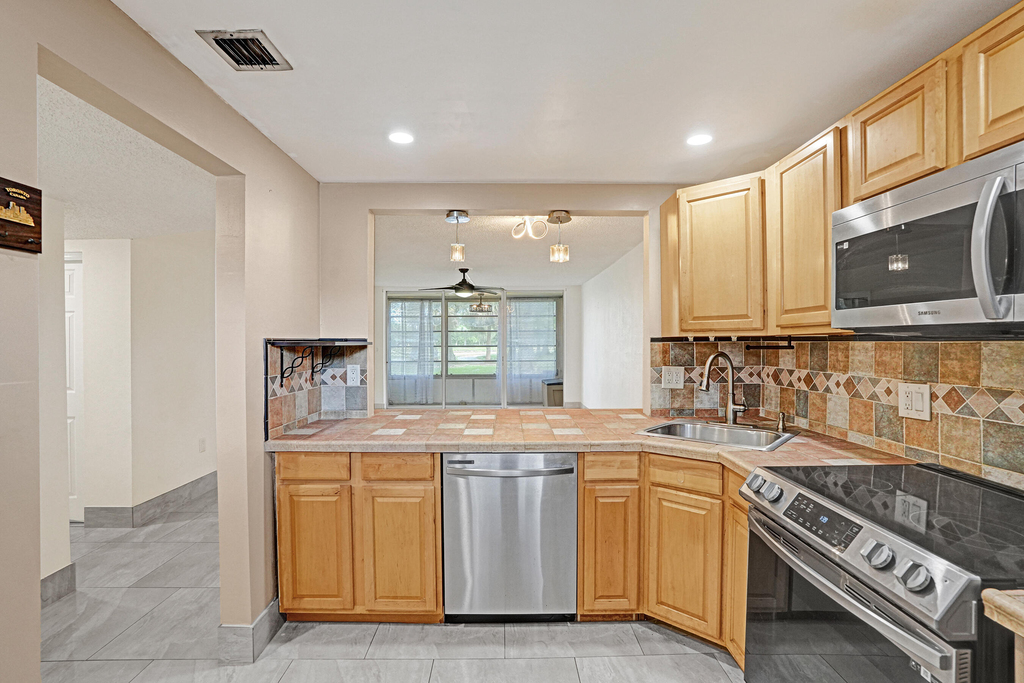 8301 Sands Point Boulevard - Photo 4