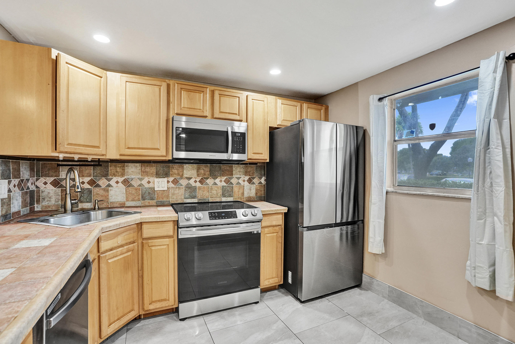 8301 Sands Point Boulevard - Photo 3