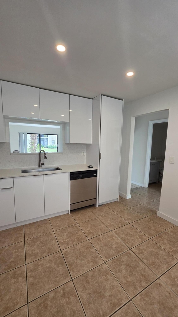 11409 Royal Palm Boulevard - Photo 6