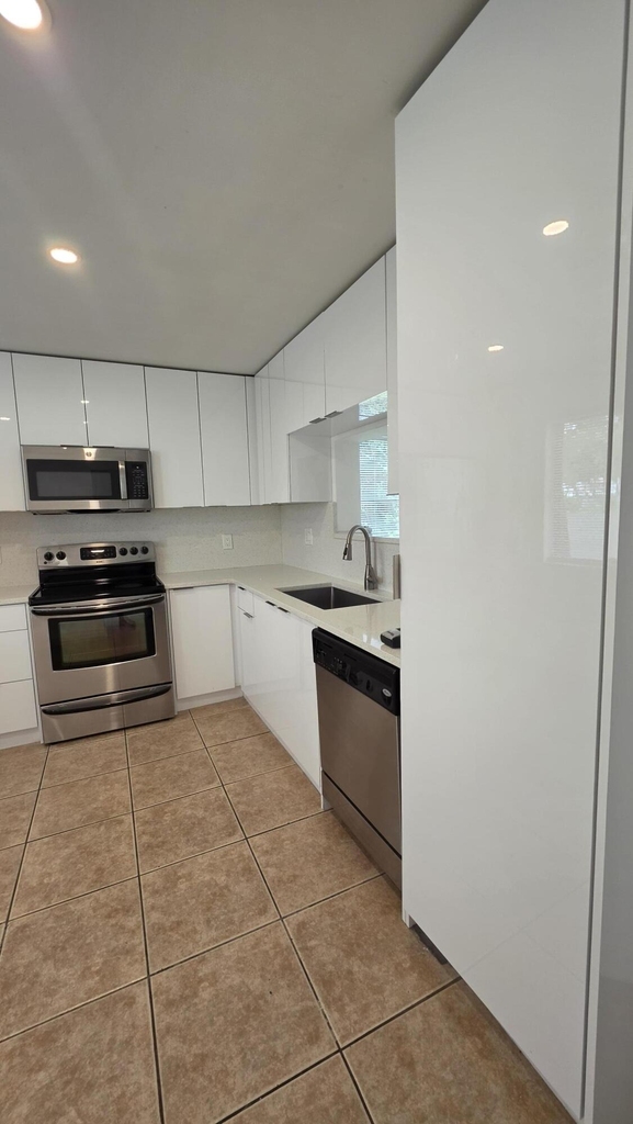 11409 Royal Palm Boulevard - Photo 5