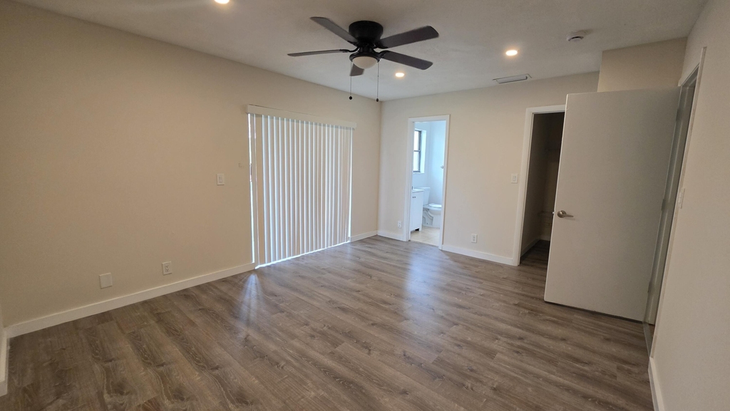 11409 Royal Palm Boulevard - Photo 21