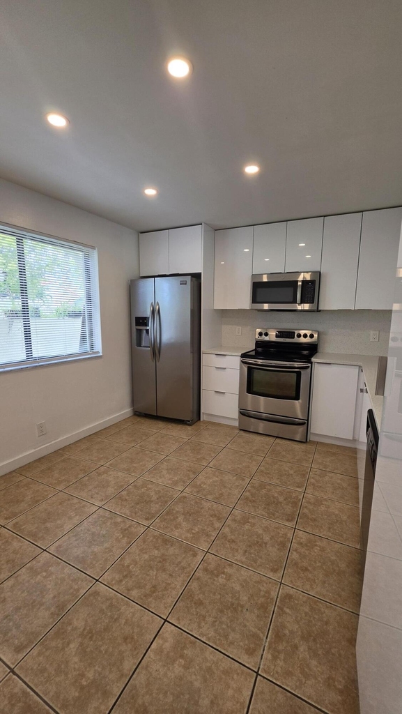 11409 Royal Palm Boulevard - Photo 4