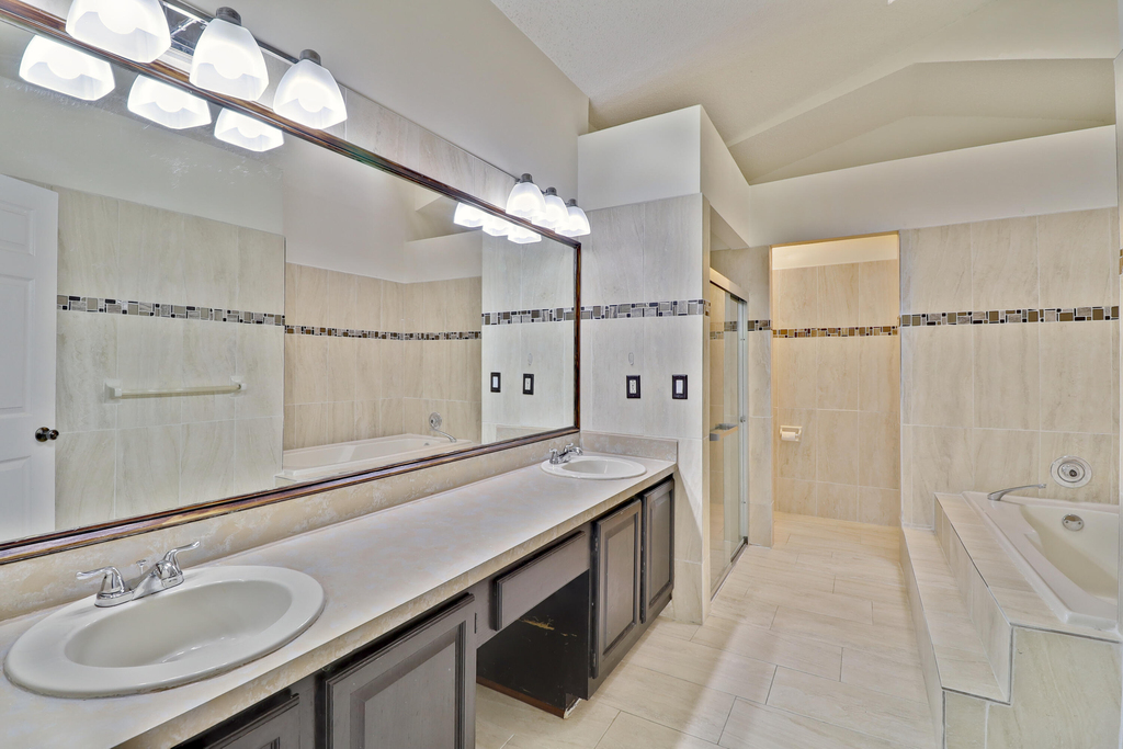 7705 Forest Green Lane - Photo 8