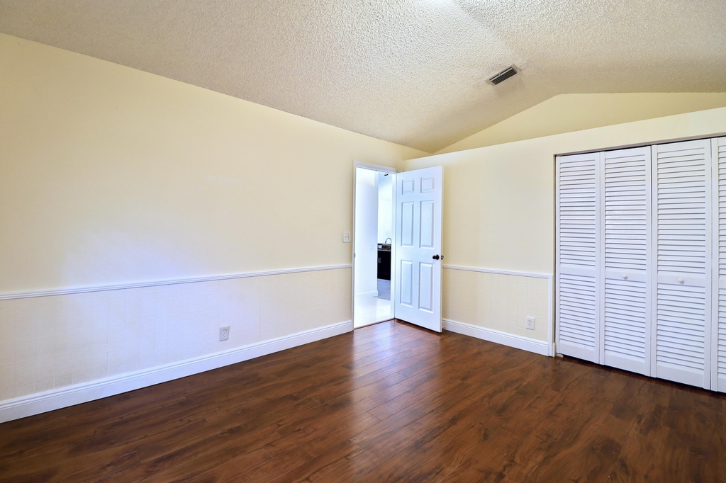 7705 Forest Green Lane - Photo 9